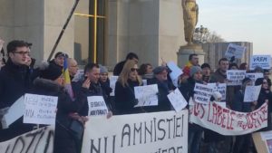 Romania: Proteste davanti al Parlamento