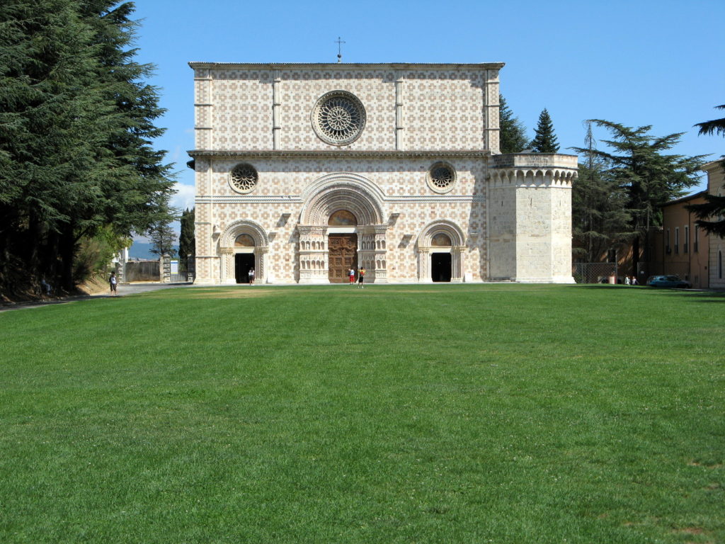 Basilica-Santa-Maria-di-Collemaggio