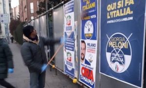 salvini manifesti prima gli italiani stranieri