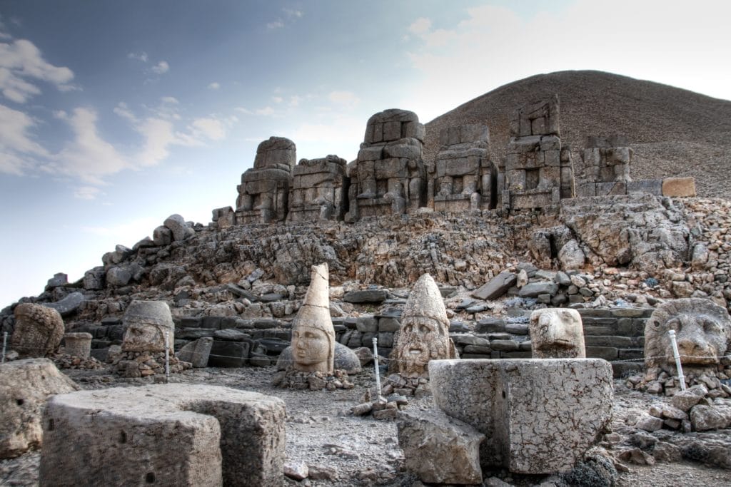 Monte Nemrut in Turchia, costruito da Antioco I