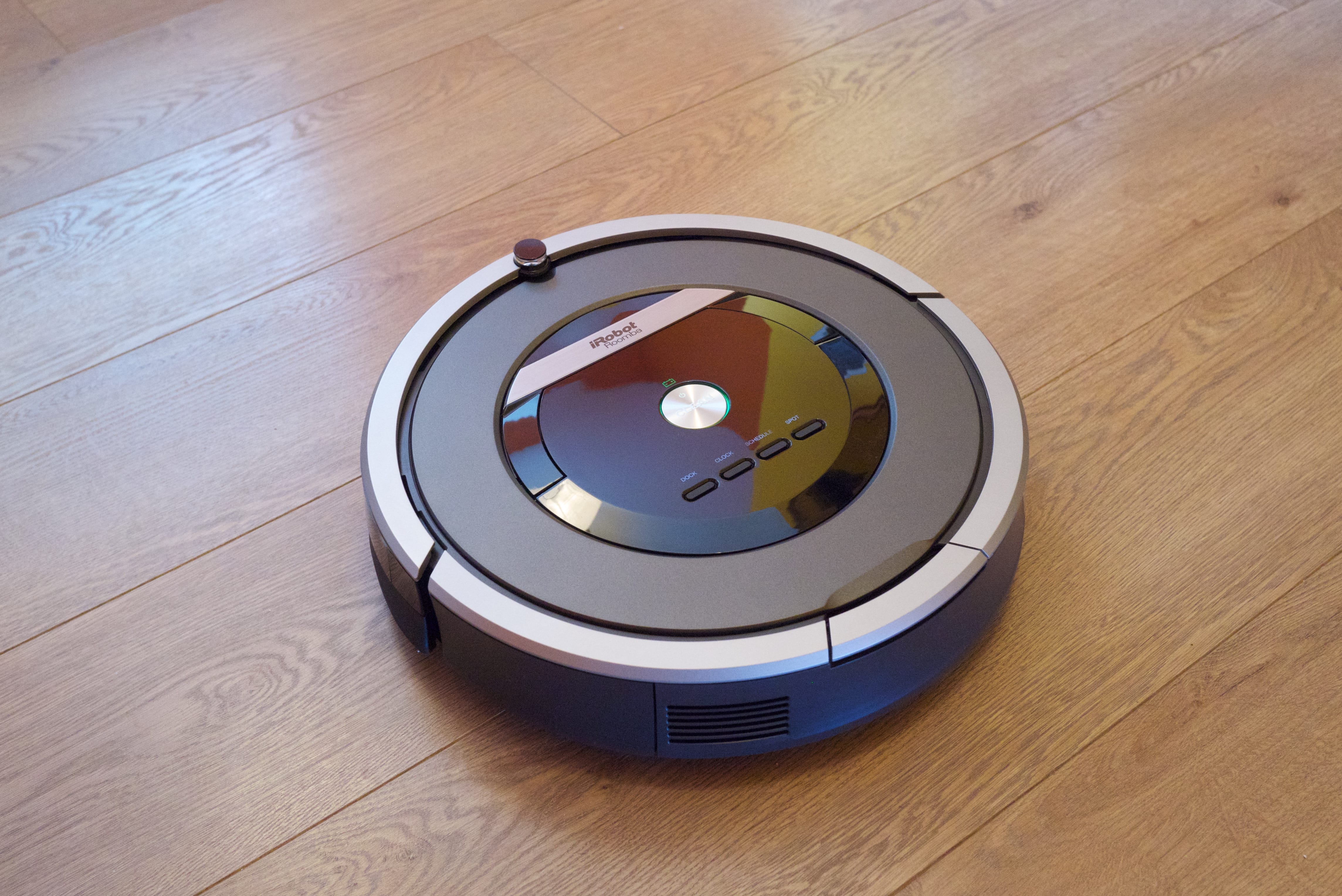 Как подключить робот пылесос. IROBOT Roomba 870. Робот-пылесос IROBOT Roomba i7. Робот-пылесос Akai av-2201. Айробот Румба д образный.