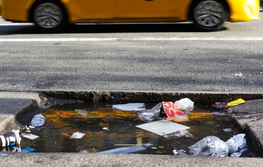 strade con la plastica riciclata