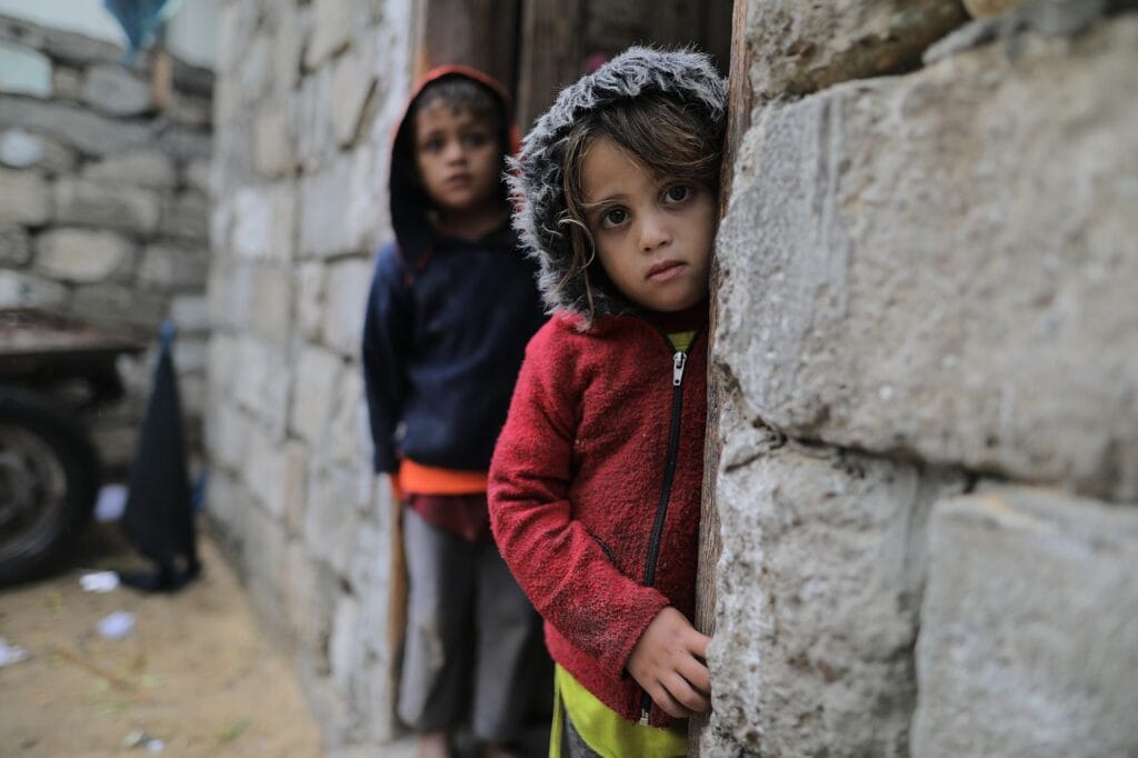 Gaza isolata e sotto attacco anno più letale per i bambini palestinesi Bambini senza cure mediche necessarie a Gaza Il trauma psicologico dei bambini di Gaza: "Urla quando qualcuno si avvicina"