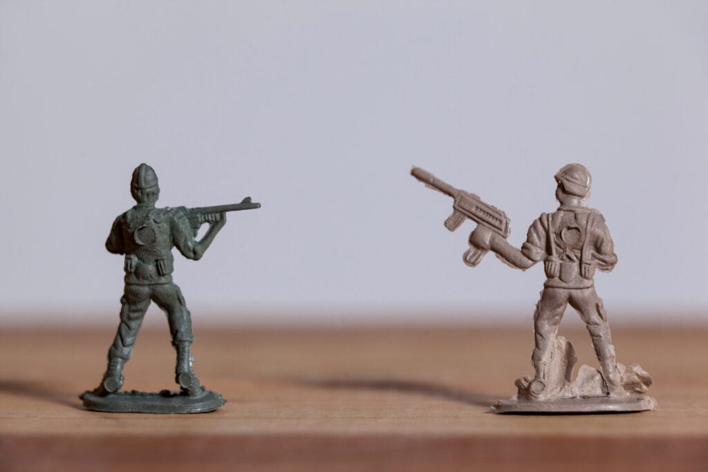 pikwizard-miniature-figurine-of-army-soldiers Ai giovani l'esercito non piace