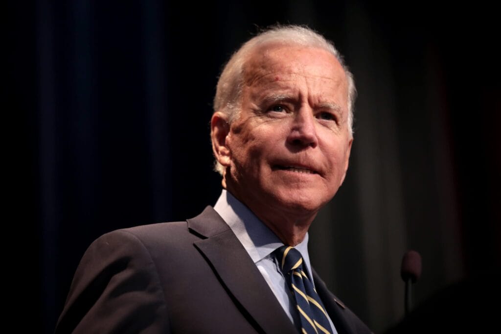 Joe Biden rinuncia alla ricandidatura Joe Biden ha approvato la vendita di armi I problemi di Biden impeachment a Biden