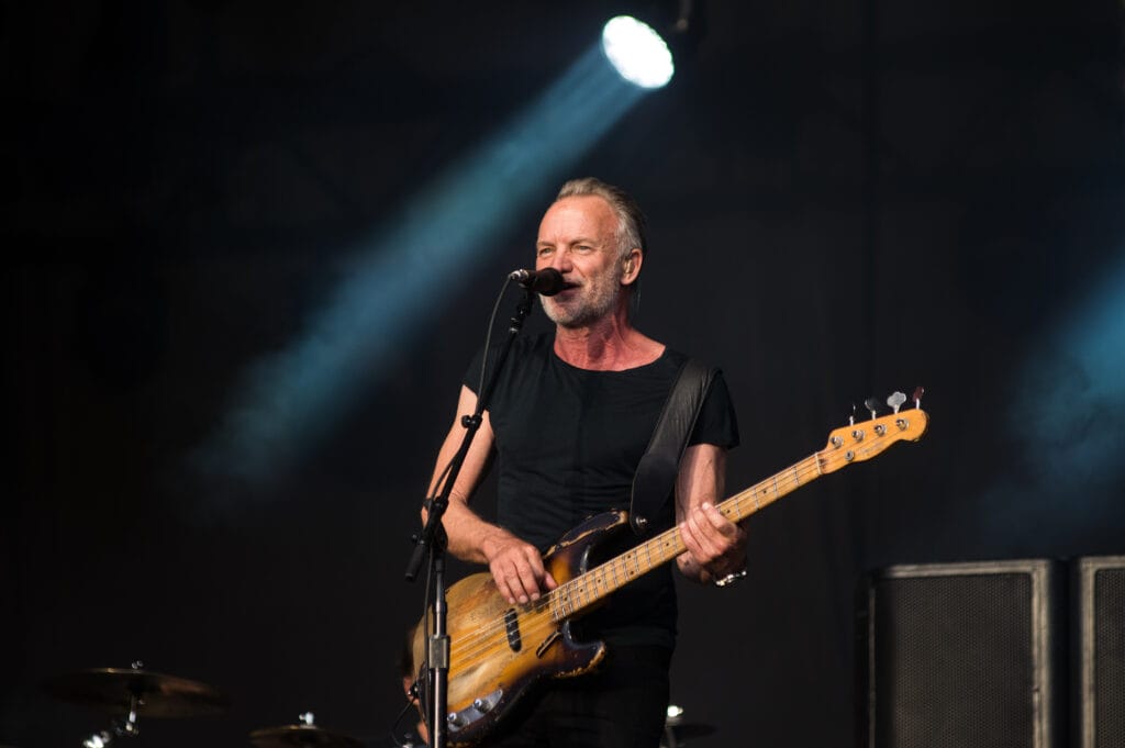 Sting si esibisce in un carcere di Napoli