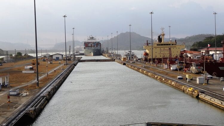 Secca nel canale di Panama, acqua bassa