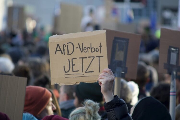 ricorso di AfD Resistere all'estremismo di destra. La voce del popolo in Germania e Austria