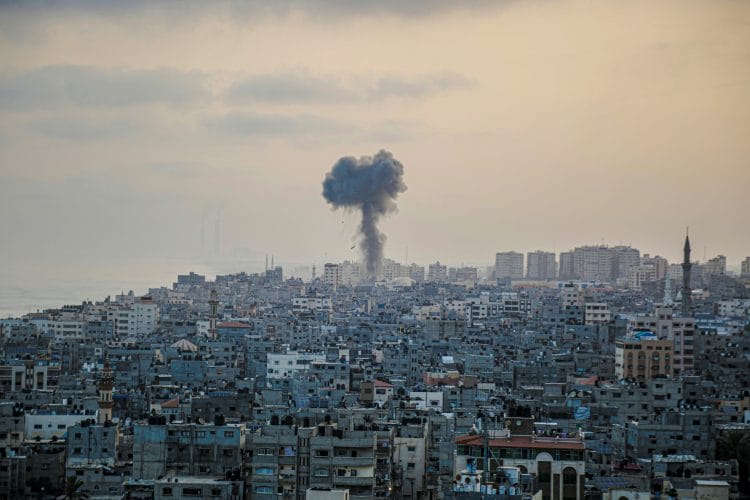 bombardamento israeliano su un campo profughi occupazione israeliana di Rafah, Palestina