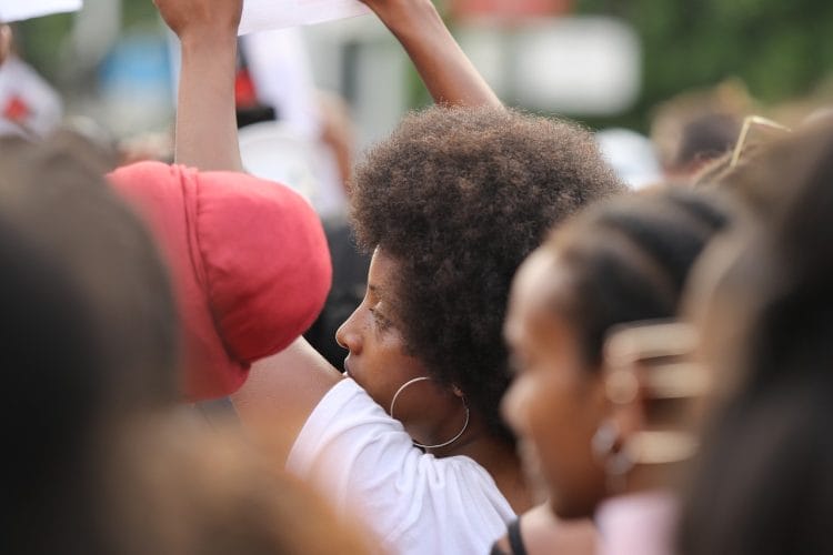 i capelli e l'identità nera