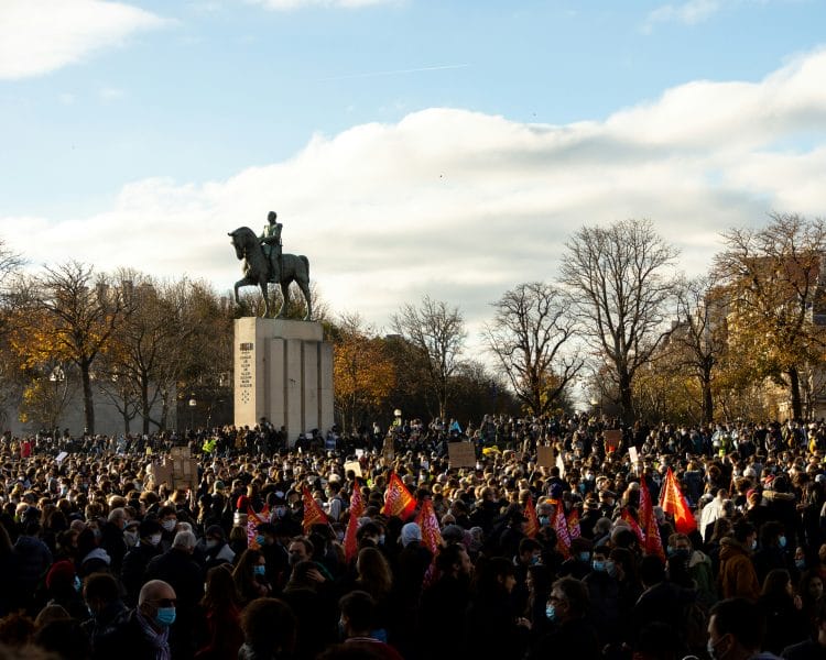 Elezioni in Francia: il popolo frena l'estrema destra. Parigi