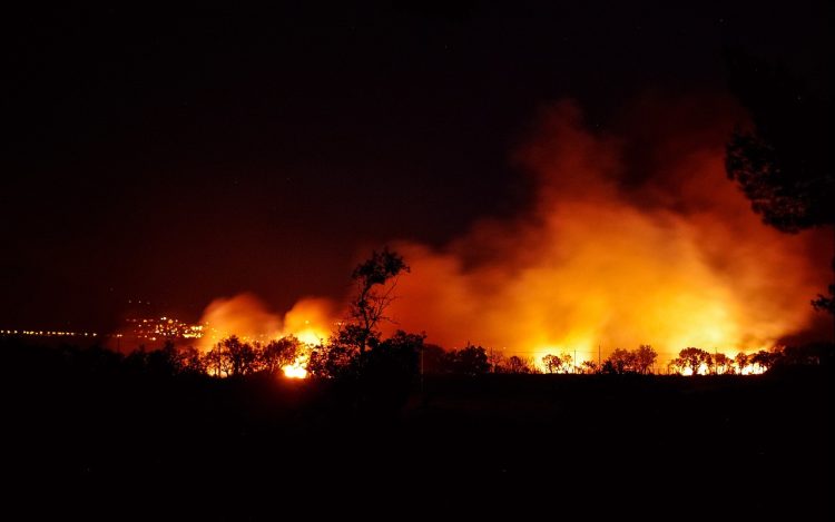 Nuovo incendio a Los Angeles: evacuate 50.000 persone